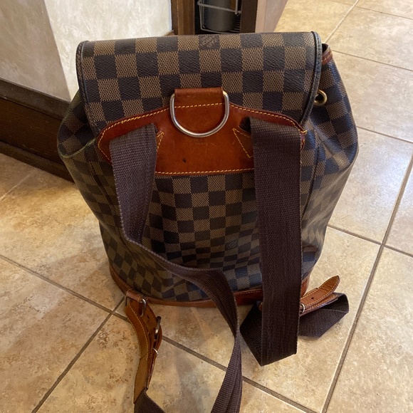 Backpack - Picture 2 of 3